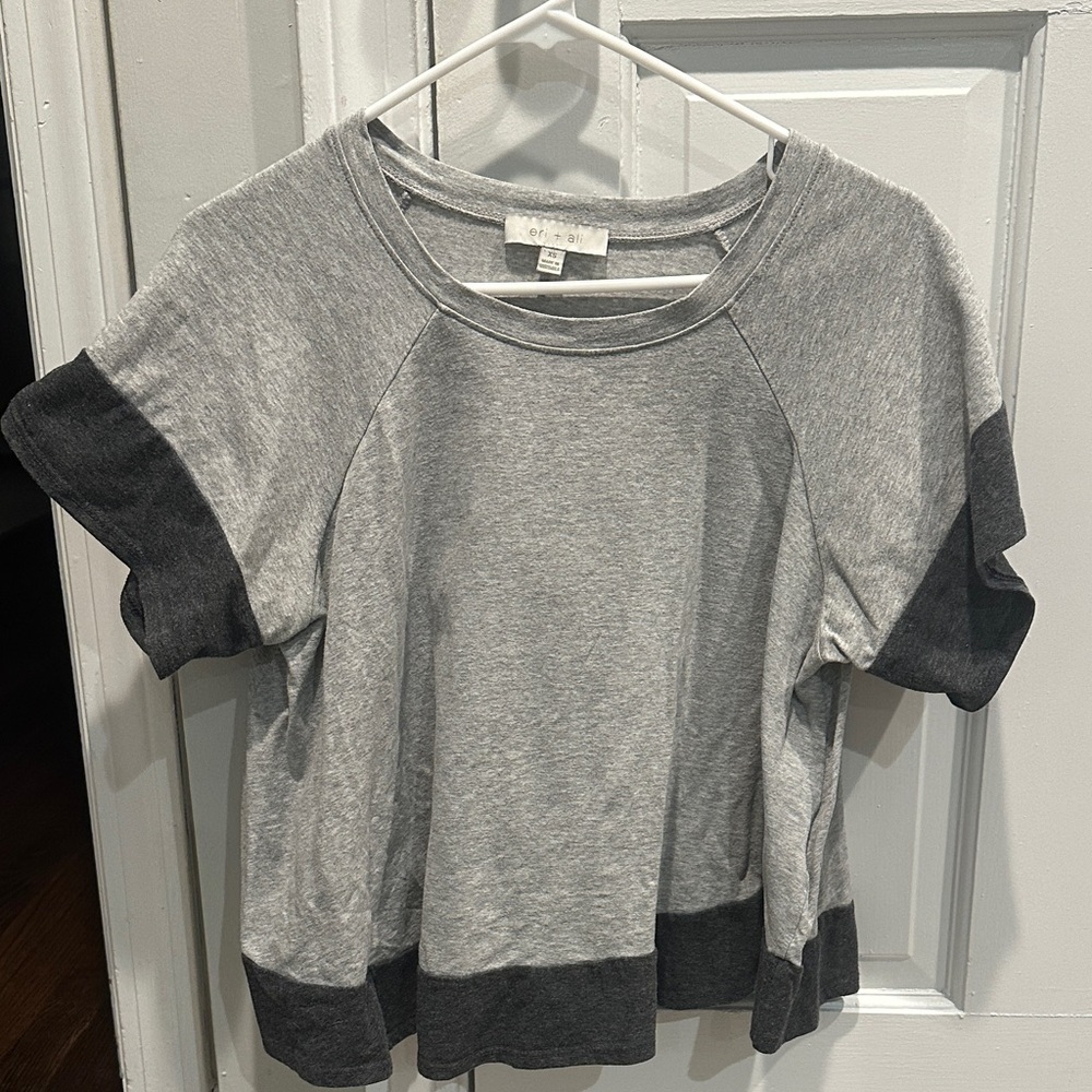 eri + ali, size XS Gray and Dark Gray Women's Top